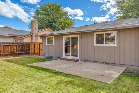 Exterior - 617 Hemlock Ave, Central Point, OR 97502 photo 8 of 12
