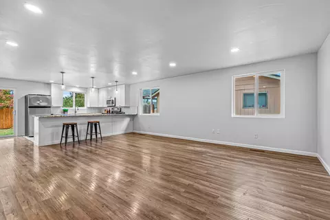 Living - 617 Hemlock Ave, Central Point, OR 97502 photo 1 of 3
