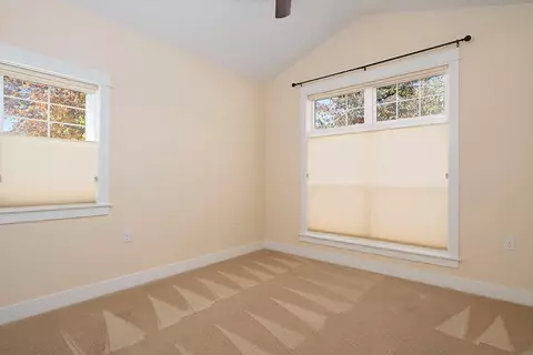 Bedroom - 421 Stone Pointe Dr, Central Point, OR 97502 photo 2 of 3