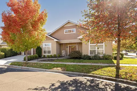 421 Stone Pointe Dr, Central Point, OR 97502