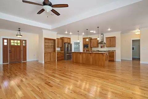 Living - 421 Stone Pointe Dr, Central Point, OR 97502 photo 1 of 5