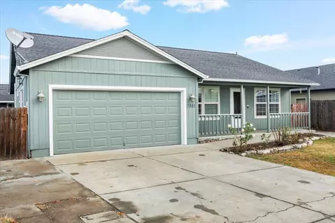 3841 Valley Meadows Dr, White City, OR 97503