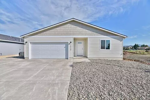 7947 27th St, White City, OR 97503