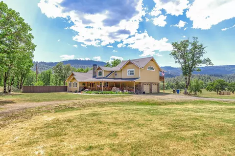 2030 Long Branch Rd, Eagle Point, OR 97524