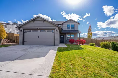 4664 SW Volcano View Way, Redmond, OR 97756