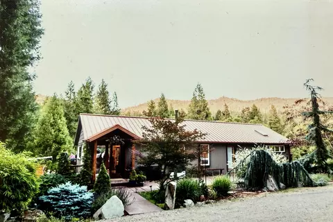 9067 Wagner Creek Rd, Talent, OR 97540