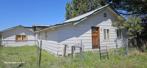 Exterior - 404 S 1st Ave, Chiloquin, OR 97624 photo 2 of 4