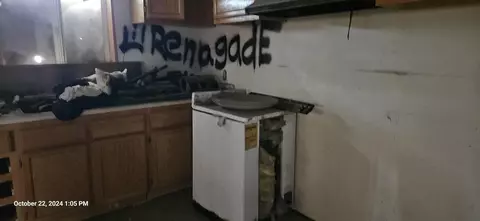 Kitchen - 404 S 1st Ave, Chiloquin, OR 97624 photo 1 of 1