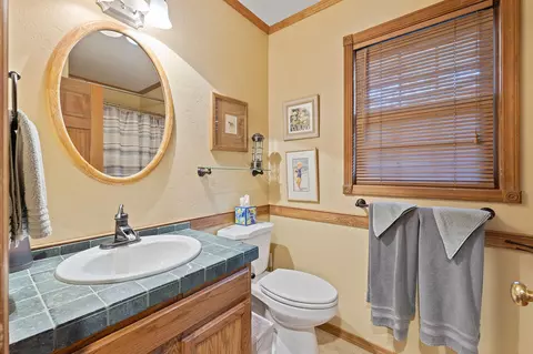 Bath - 65160 Highland Rd, Bend, OR 97703 photo 1 of 2