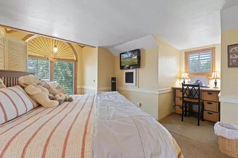 Bedroom - 65160 Highland Rd, Bend, OR 97703 photo 4 of 4