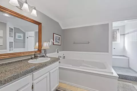 Bath - 65160 Highland Rd, Bend, OR 97703 photo 2 of 2