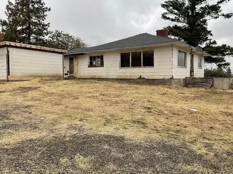 7194 Dark Hollow Rd, Medford, OR 97501