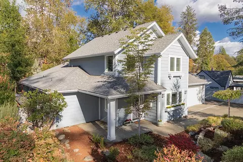 1210 NW B St, Grants Pass, OR 97526