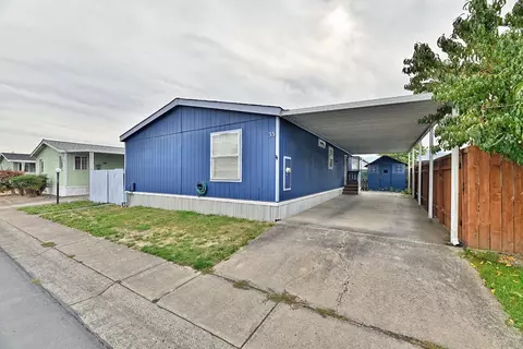 1570 S Peach St #SPC 33, Medford, OR 97501