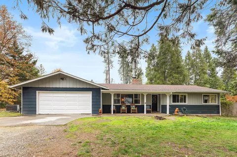 2020 Robertson Bridge Rd, Grants Pass, OR 97526