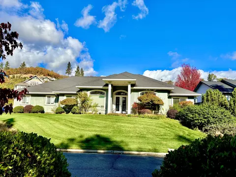 103 NW Caddis Pl, Grants Pass, OR 97526
