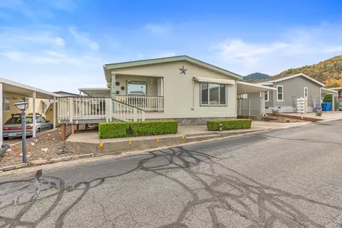 8401 Old Stage Rd #34, Central Point, OR 97502