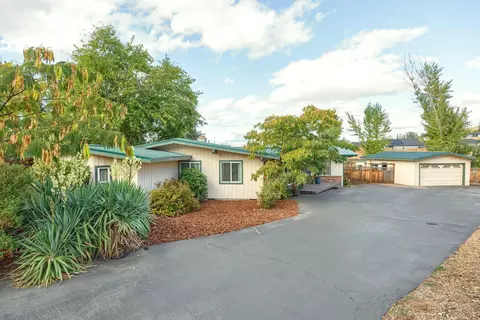 3233 Sycamore Way, Medford, OR 97504