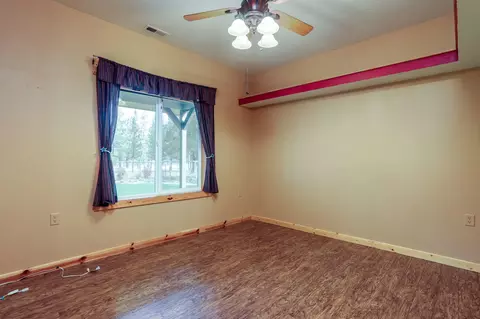 Bedroom - 16865 James Ln, Bend, OR 97703 photo 7 of 10