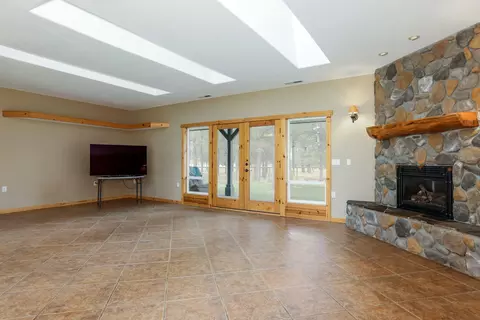 Living - 16865 James Ln, Bend, OR 97703 photo 1 of 6