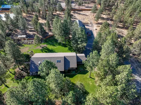 View/Area - 16865 James Ln, Bend, OR 97703 photo 6 of 6