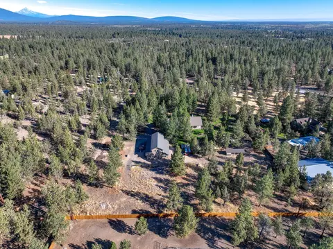 View/Area - 16865 James Ln, Bend, OR 97703 photo 2 of 6