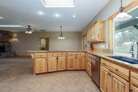 Kitchen - 16865 James Ln, Bend, OR 97703 photo 2 of 5