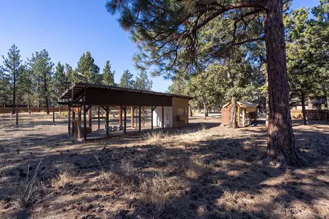 Exterior - 16865 James Ln, Bend, OR 97703 photo 11 of 14
