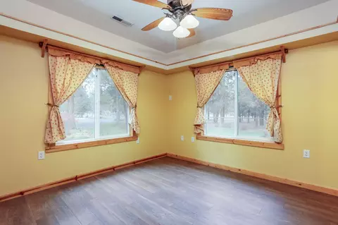 Bedroom - 16865 James Ln, Bend, OR 97703 photo 4 of 10