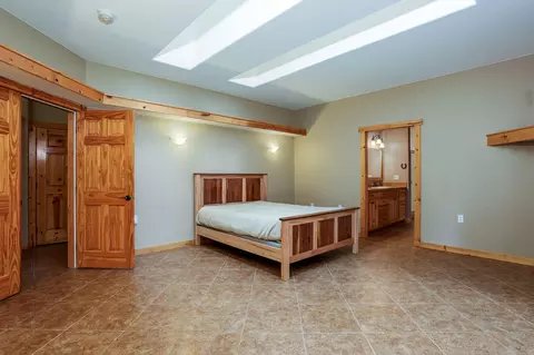 Bedroom - 16865 James Ln, Bend, OR 97703 photo 2 of 10