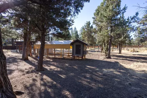 Exterior - 16865 James Ln, Bend, OR 97703 photo 12 of 14
