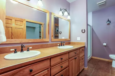 Bath - 16865 James Ln, Bend, OR 97703 photo 2 of 6