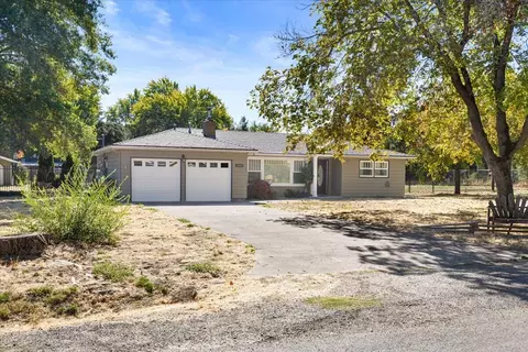 2841 Juniper Ave, Central Point, OR 97502