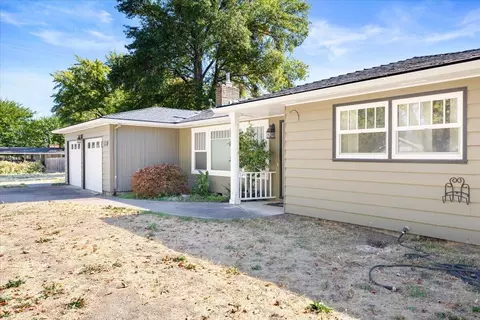 2841 Juniper Ave, Central Point, OR 97502 photo 2