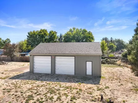 2841 Juniper Ave, Central Point, OR 97502 photo 28