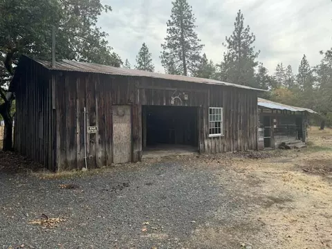 1580 Laurel Rd, Cave Junction, OR 97523 photo 3