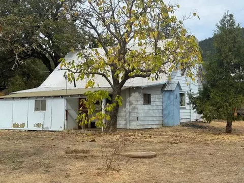 1580 Laurel Rd, Cave Junction, OR 97523 photo 2
