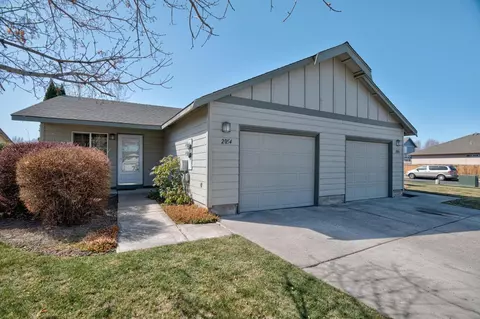 2054 NW Elm Ave, Redmond, OR 97756