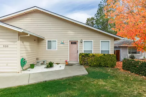 930 N Rose St, Phoenix, OR 97535