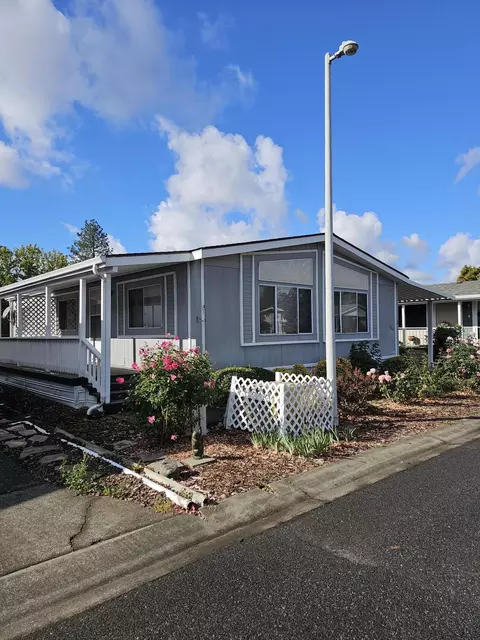 1284 Willow Ct, Grants Pass, OR 97527