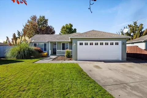 8089 Abbey Rd, White City, OR 97503