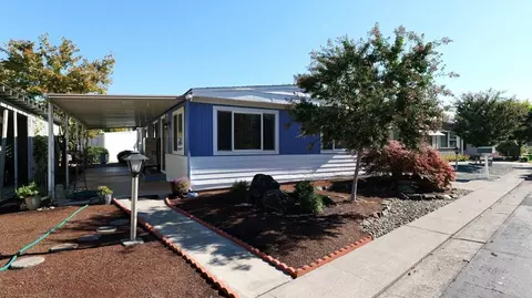 2252 Table Rock Rd #SPC 18, Medford, OR 97501
