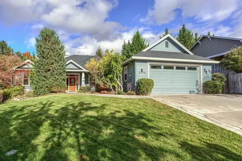 3770 Fieldbrook Ave, Medford, OR 97504