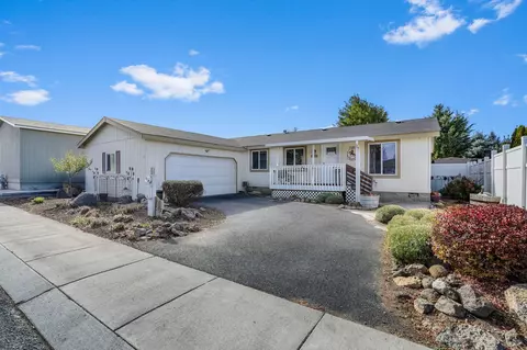 1253 SW Currant Rd, Redmond, OR 97756
