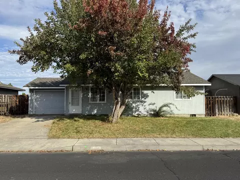 3415 SW Pumice Pl, Redmond, OR 97756