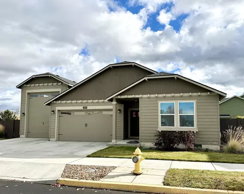 2994 NW 23rd St, Redmond, OR 97756