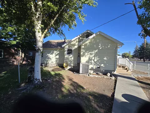 Exterior - 191 2nd St, Tulelake, CA 96134 photo 4 of 15