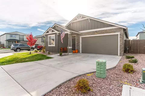 Exterior - 20651 Kira Dr, Bend, OR 97702 photo 2 of 8
