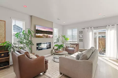 Living - 20651 Kira Dr, Bend, OR 97702 photo 1 of 3