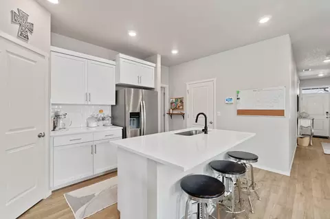 Kitchen - 20651 Kira Dr, Bend, OR 97702 photo 3 of 4